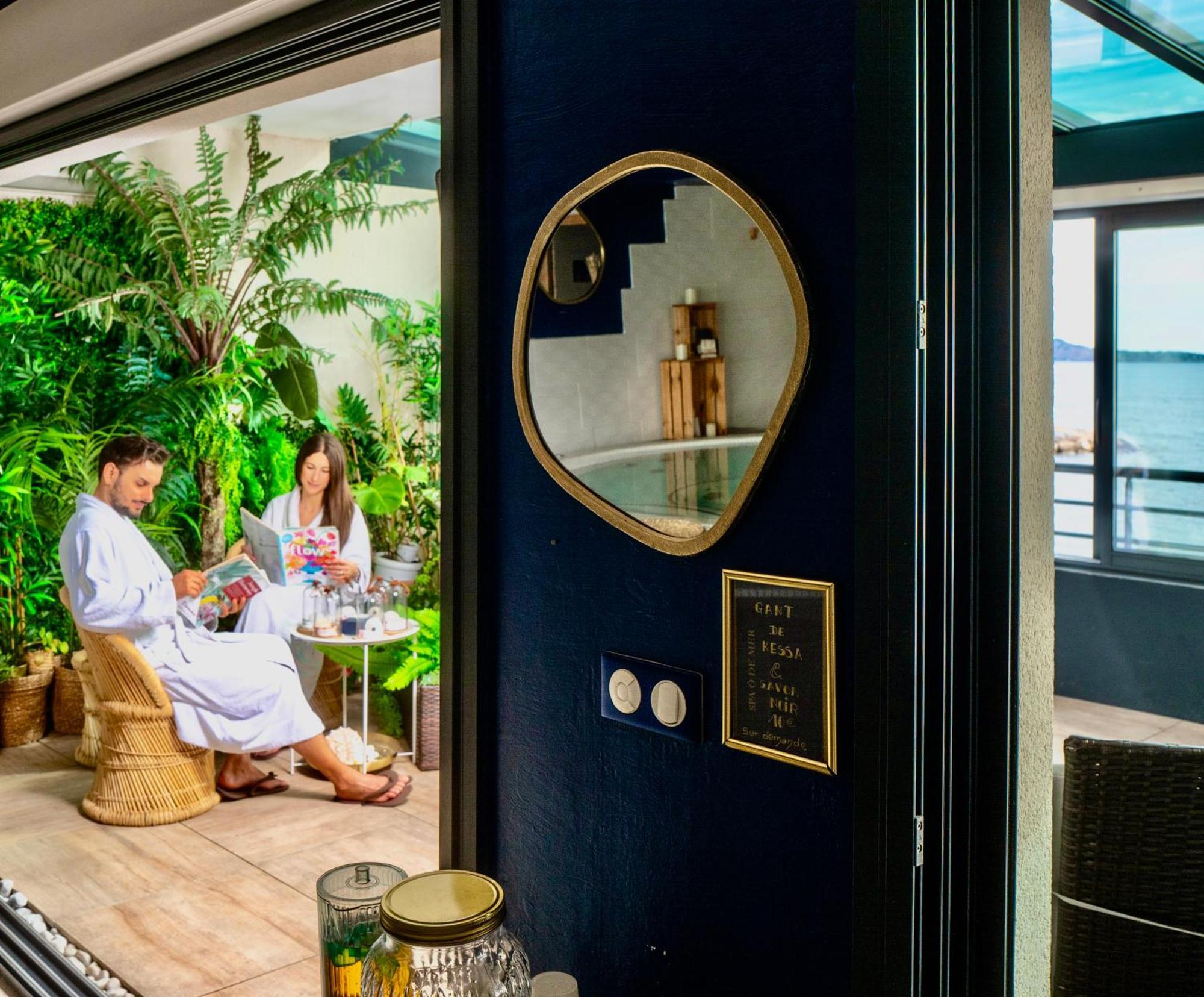 Blue Summer Vibes Appartment For 4P, Ac, Parking, Beachfront, Spa Access -5 ラシオタ エクステリア 写真